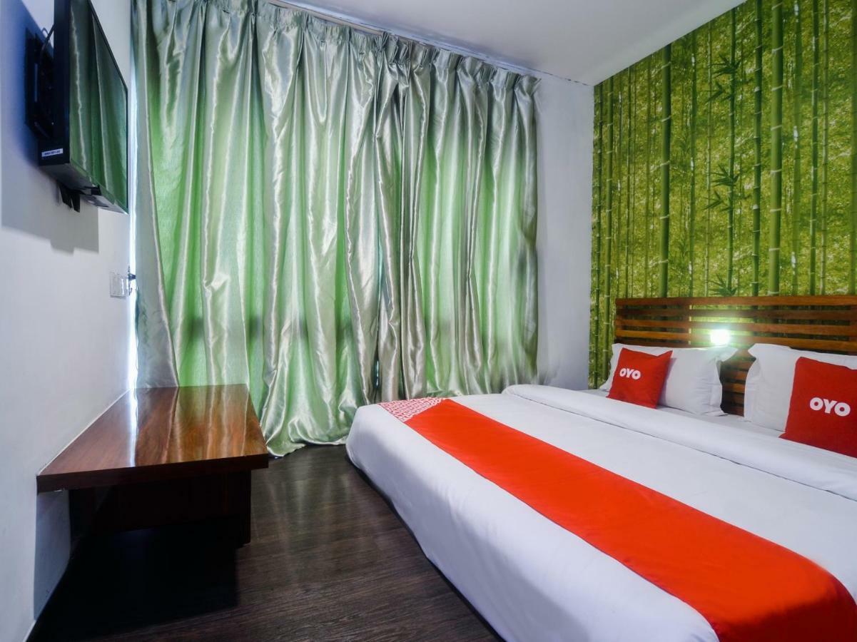 Oyo 1119 Memoire Express Hotel Kuching Buitenkant foto