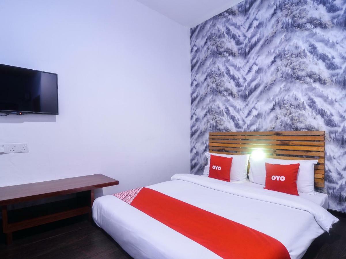 Oyo 1119 Memoire Express Hotel Kuching Buitenkant foto