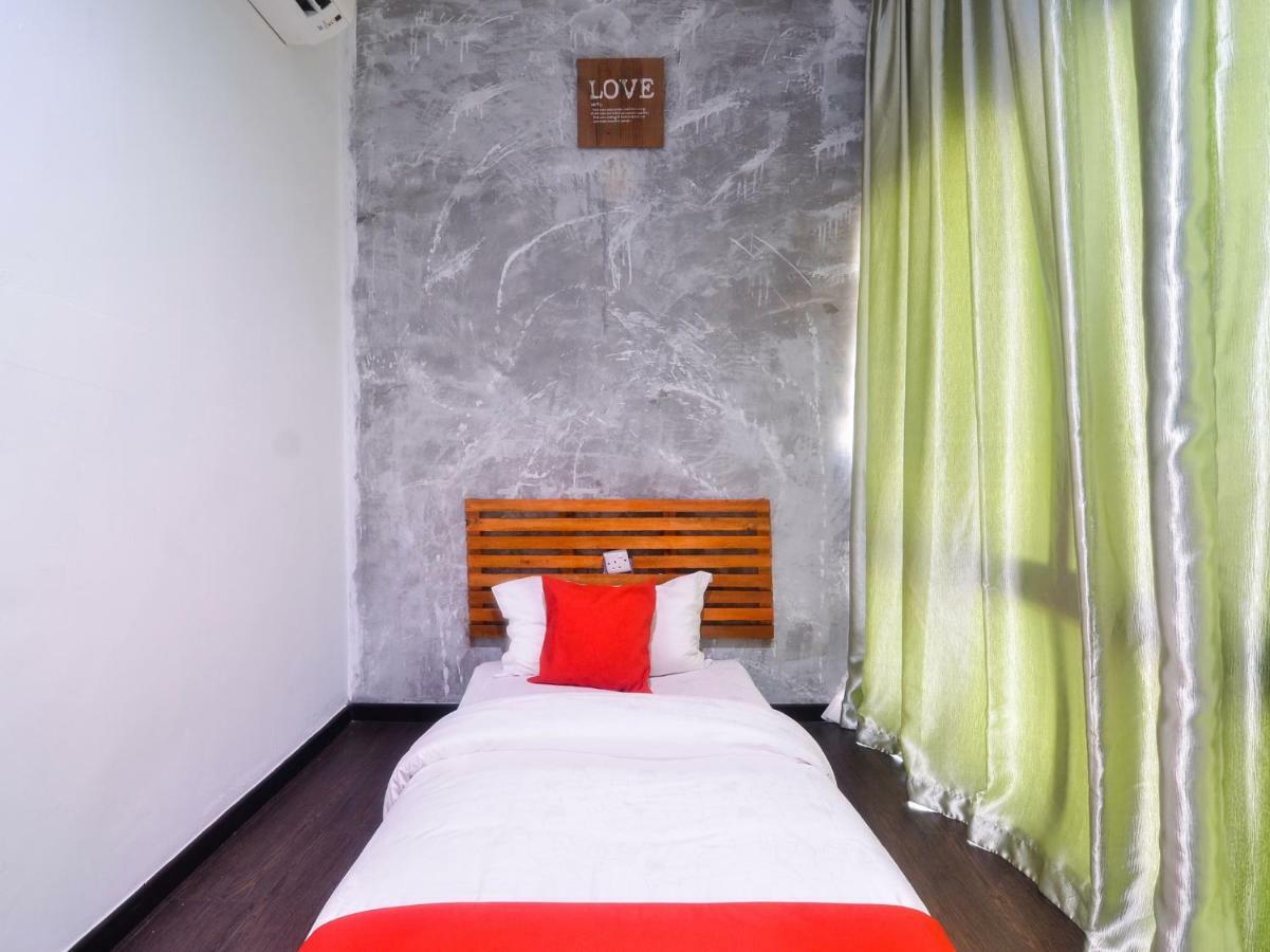 Oyo 1119 Memoire Express Hotel Kuching Buitenkant foto