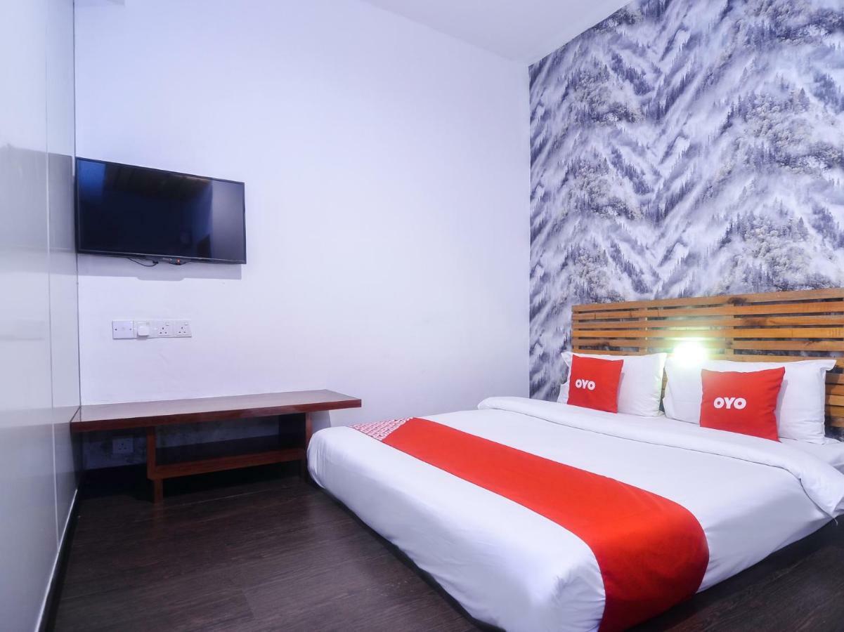 Oyo 1119 Memoire Express Hotel Kuching Buitenkant foto