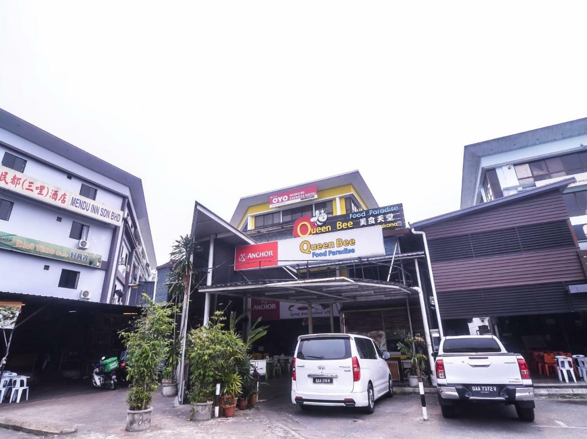 Oyo 1119 Memoire Express Hotel Kuching Buitenkant foto